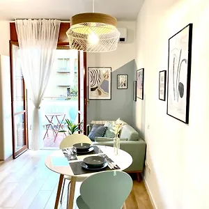 Monolocale Con Terrazzo Alle Porte Di Milano , Bresso Italia